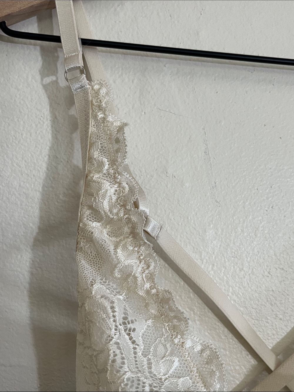 Urban Outfitters Cream Lace Bralette with Crisscross Detail - Picture 4 of 9